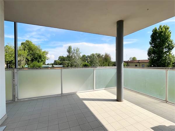 Quadrilocale con grande terrazzo e autorimessa