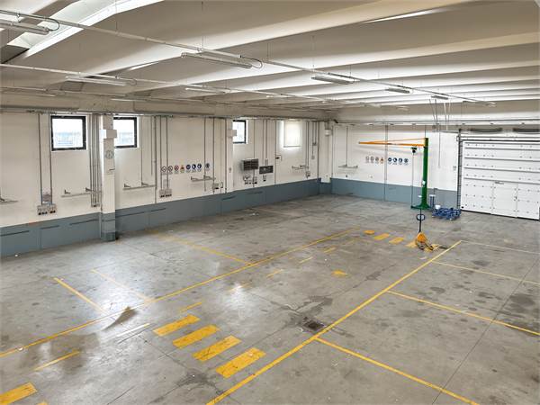 Capannone di 1200 mq con Uffici di 600 mq